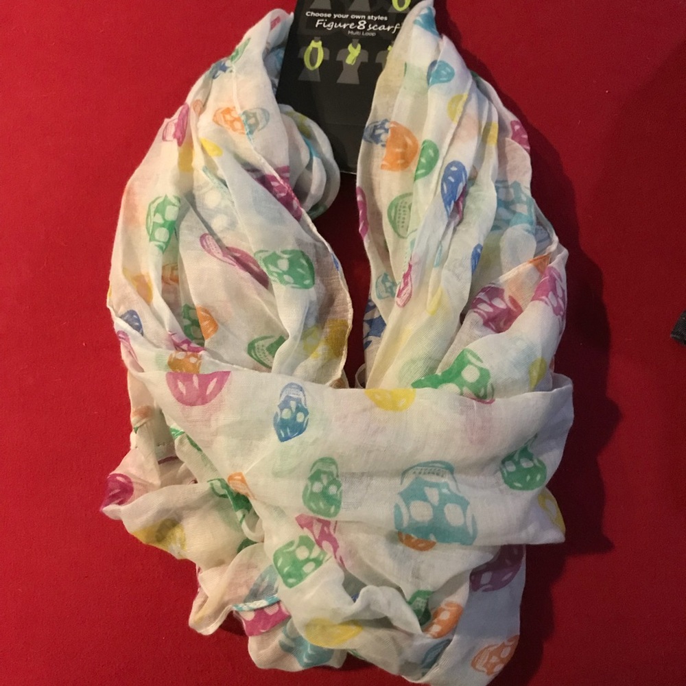 D&Y figure 8 skull scarf, new